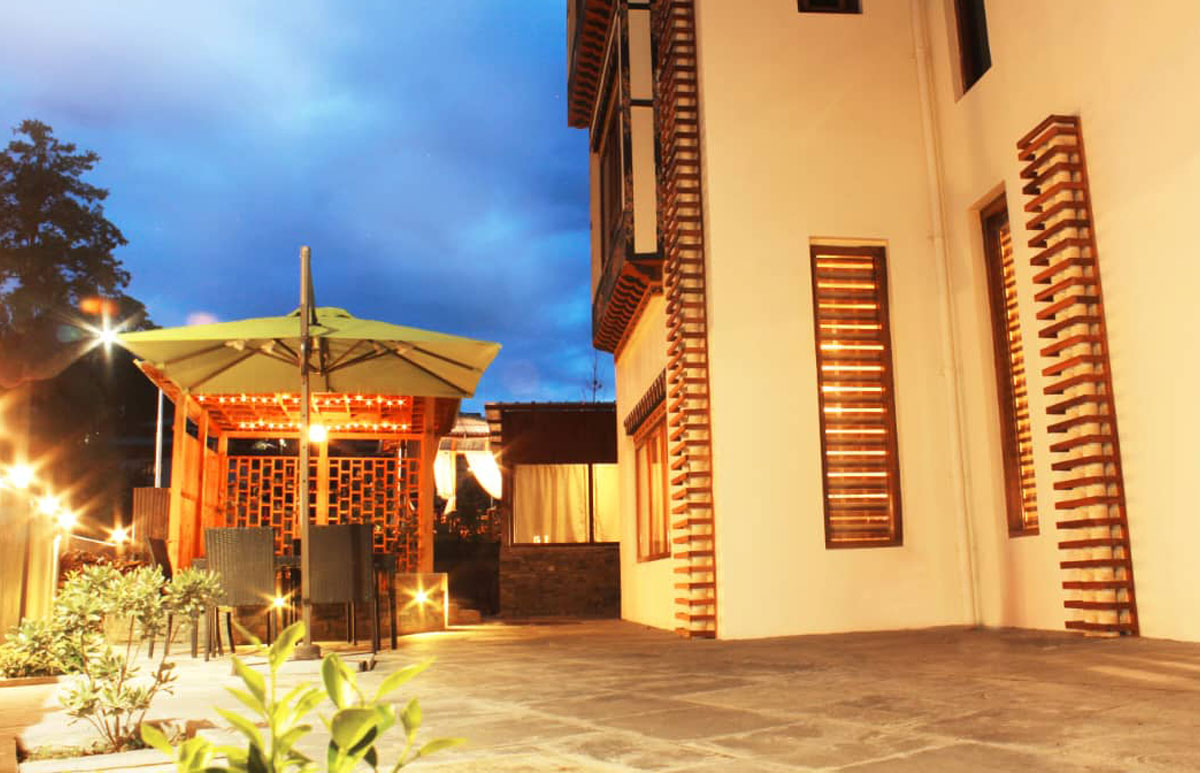 Front exterior 04