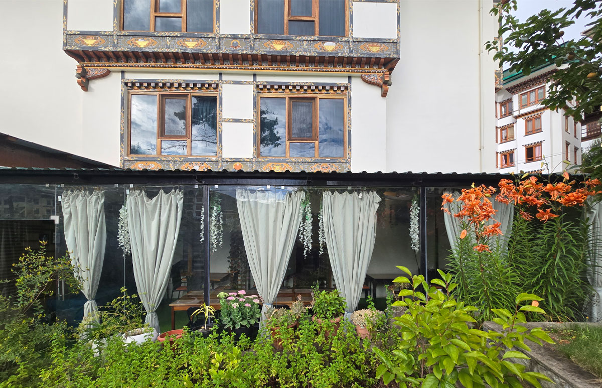 Front exterior 05