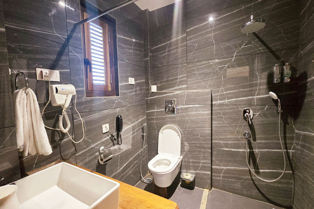 hotel-norpheling-twin-room-toilet